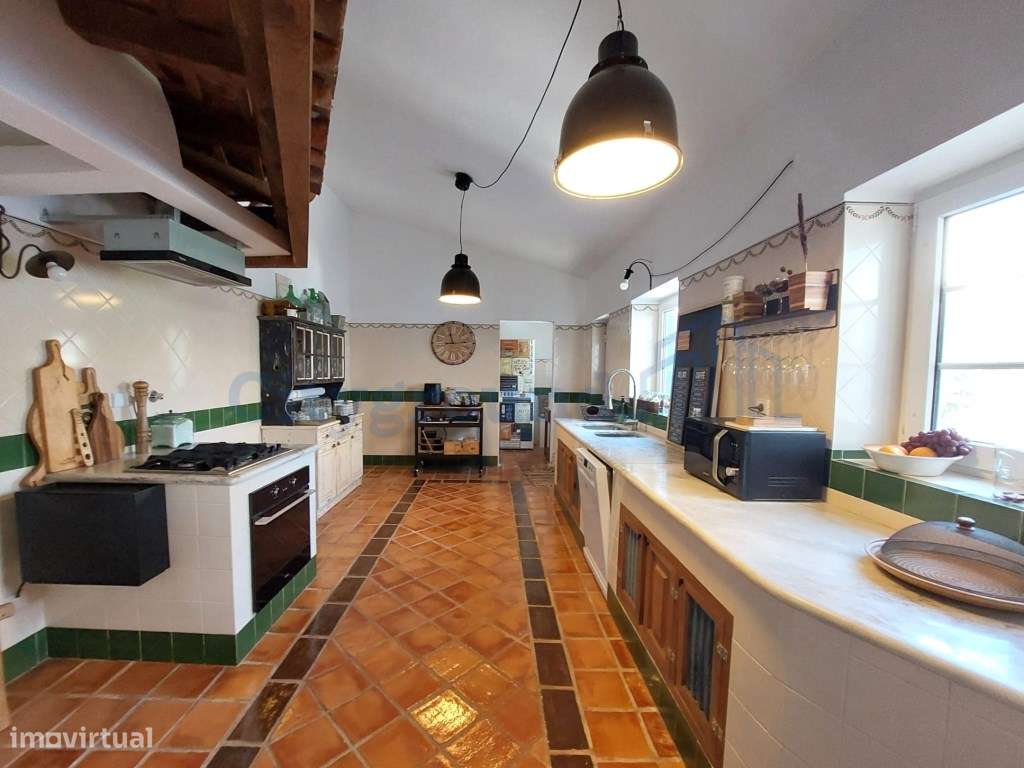 Charme com toque de luxo - Moradia V4 de 2 pisos com jardim em Regu...-12