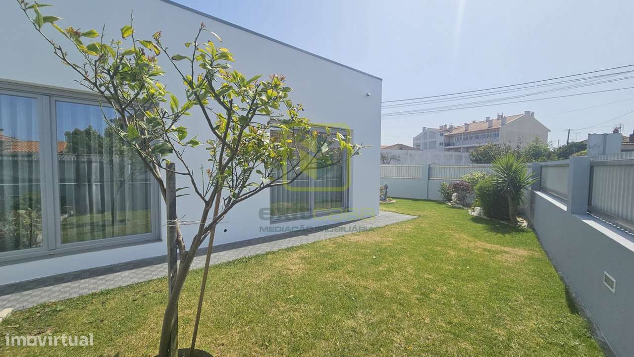 Moradia de Luxo a 5 Minutos da Praia da Barra-40