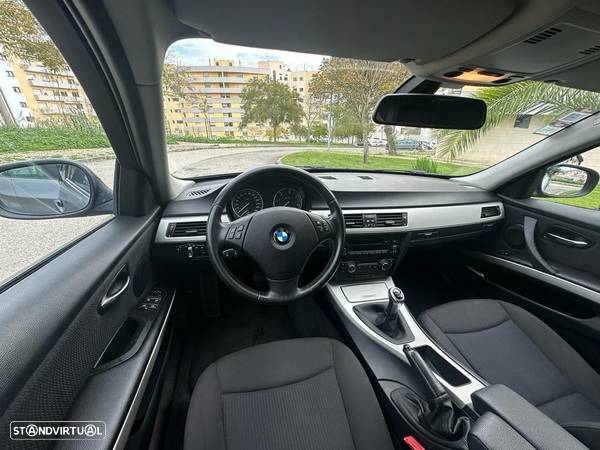 BMW 318 d Touring - 25