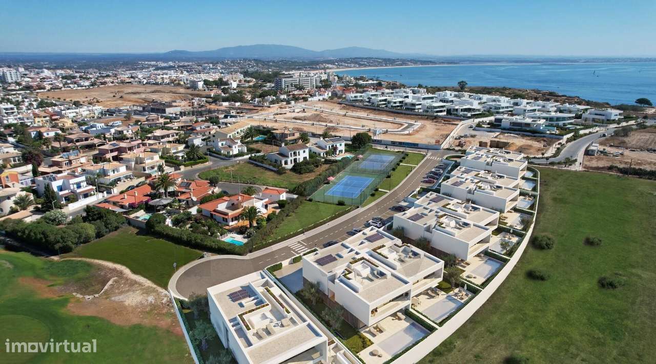 Moradia T4 Com Piscina E Jardim Na Ponta Da Piedade Localizacao Priv