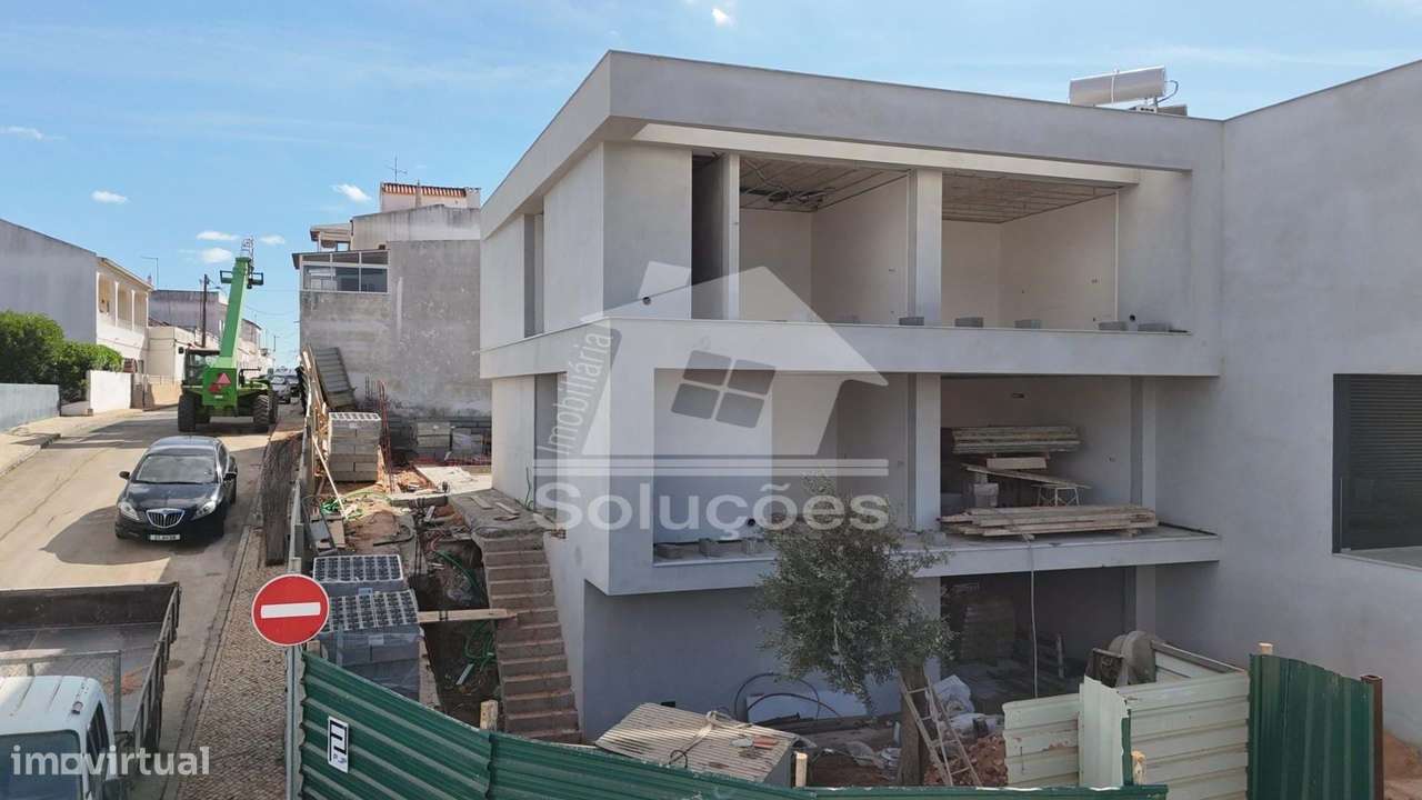 Moradia M4 Moderna com garagem e piscina - Grande imagem: 4/33