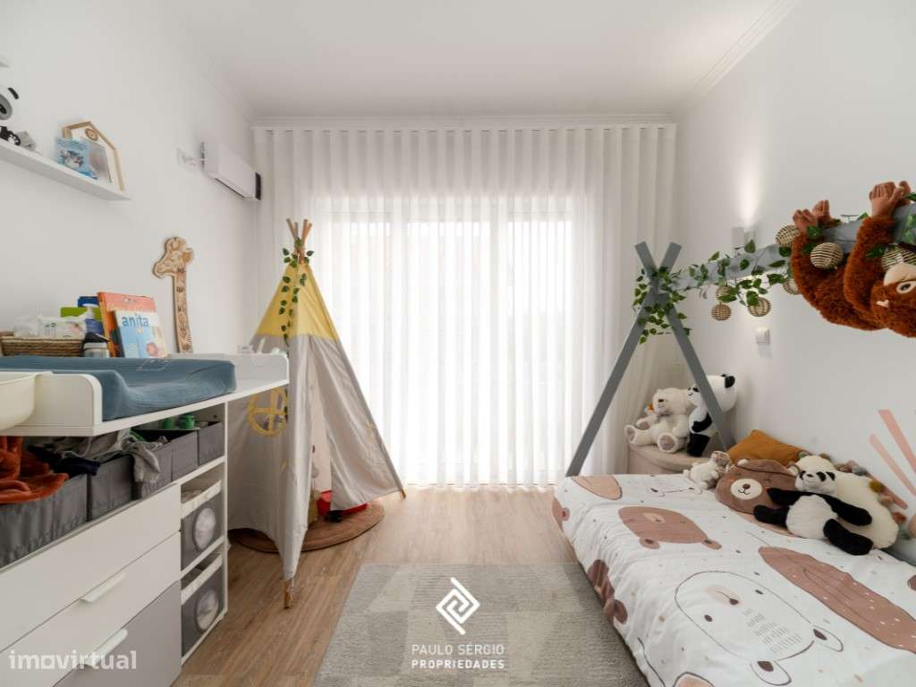 Moradia T3 localizada em Serzedo-15