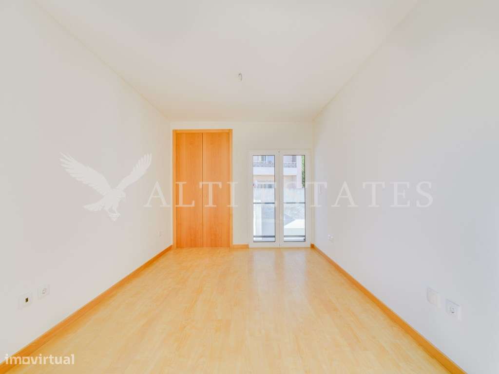 Apartamento Duplex T3 Virado a Sul com Vista Mar, Pronto a Estrear-16