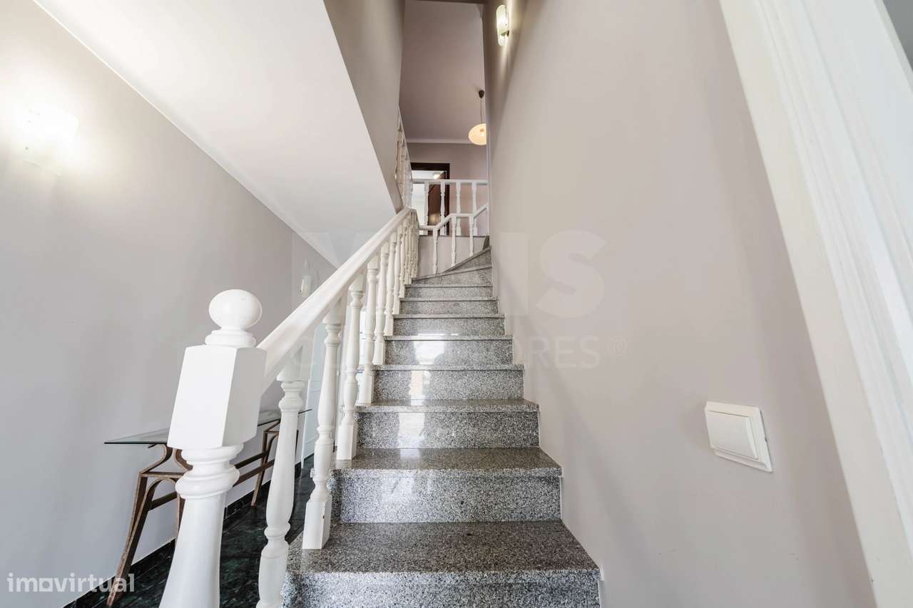 Moradia T4 com Charme em Olho Marinho | 260m² | Lote 734m²-46