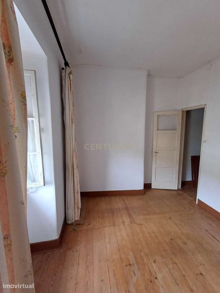 Apartamento T2+2 para remodelação em Sobral de Monte Agraço - Grande imagem: 5/16
