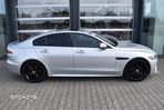 Jaguar XE 2.0 D180 AWD R-Dynamic SE - 26