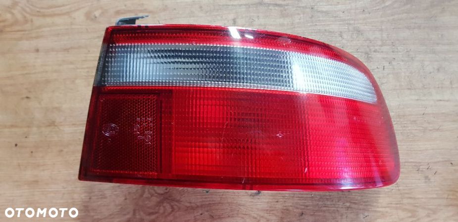 HONDA ACCORD V LAMPA NA BŁOTNIK TYŁ LEWA - 1