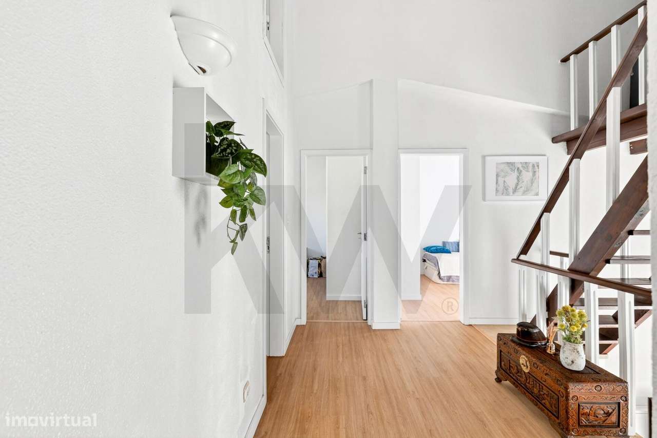 Moradia T4+1 com Piscina Coberta, Jardim e Churrasqueira em Alcoitão,-20