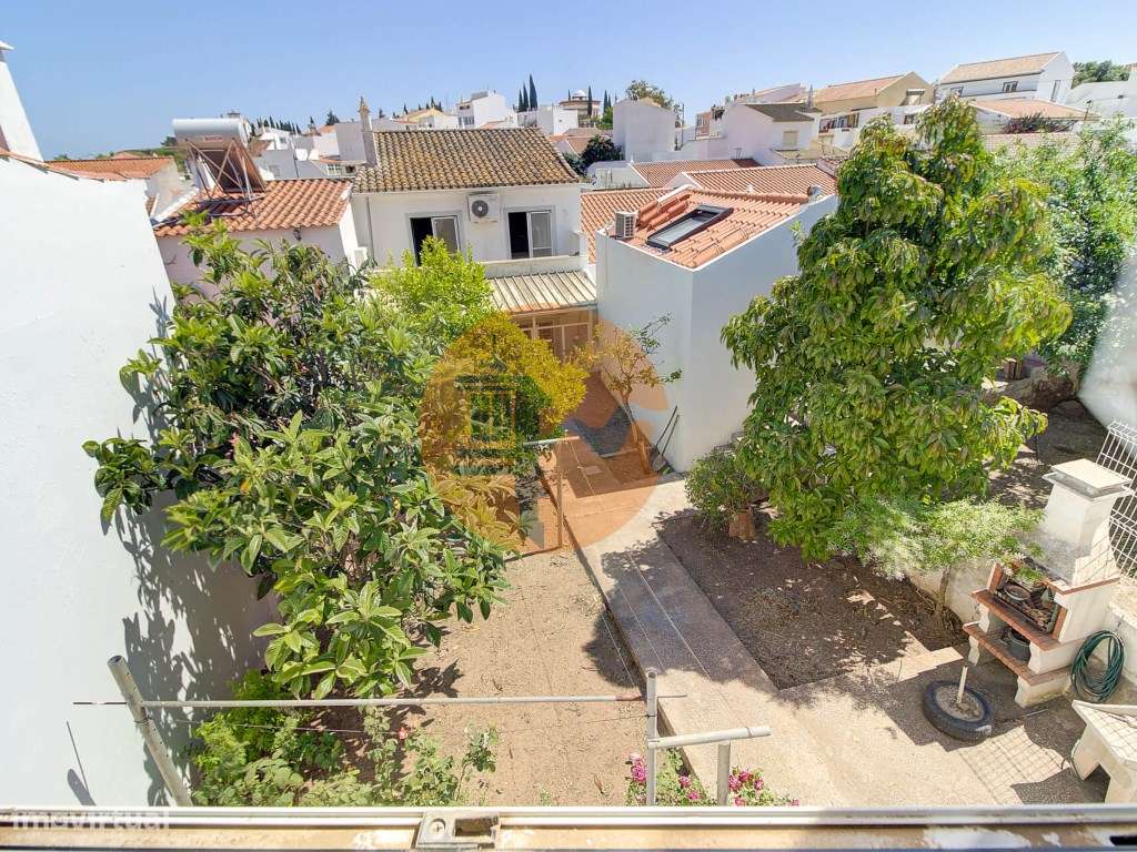 Moradia T3+2 com Jardim, Garagem e Vista Castelo no Centro de Castr...-40