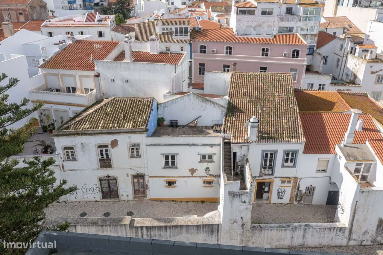 OPORTUNIDADE, PRÉDIO T6 PARA RENOVAÇÃO NO CENTRO HISTÓRICO DE LAGOS - Grande imagem: 1/28