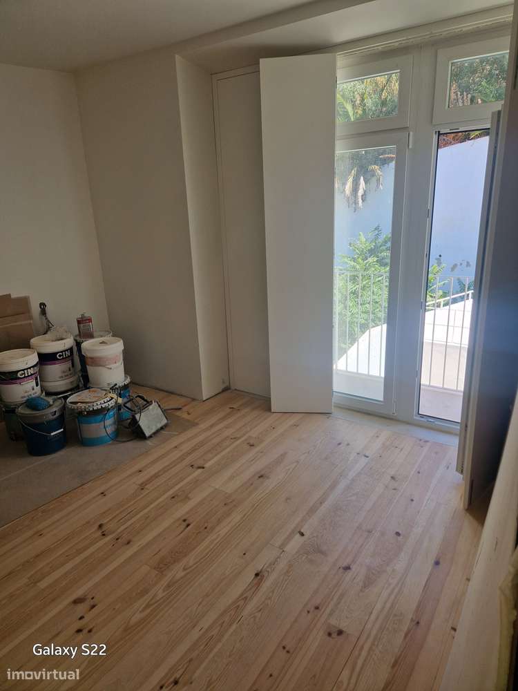 T2 no 3º Andar com 3 Jardins, Elevador, Coz.Equipada Lx-25