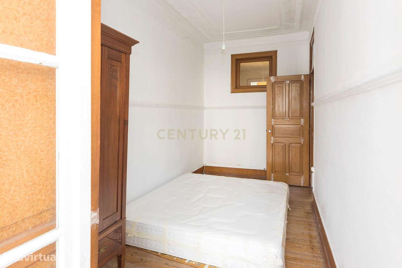 Prédio em propriedade Total | 3 Apartamentos T2+1 e Loja | Lisboa | A-31