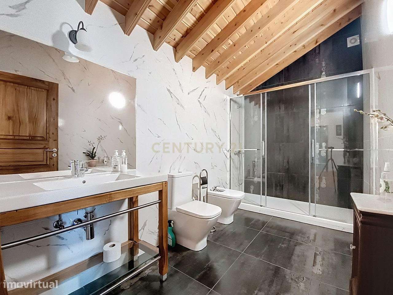 Casa Renovada com Vista Mar em Lomba da Fazenda, Nordeste-17