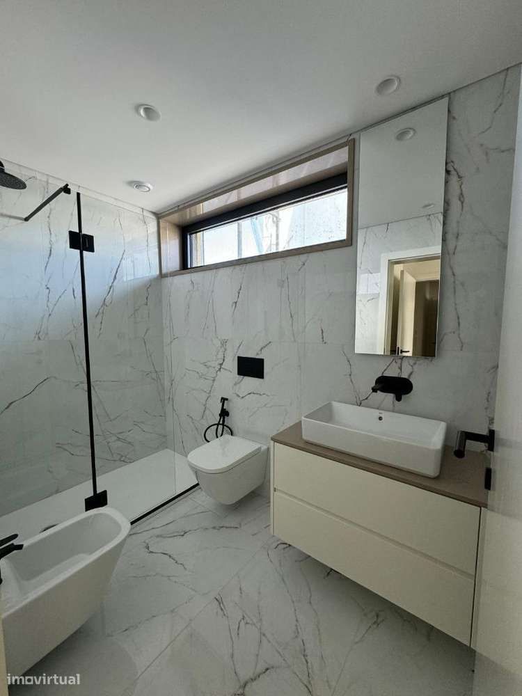 T3 Novo * Gaia - Suite 2 Lugares Garag. Metro D. João II-7