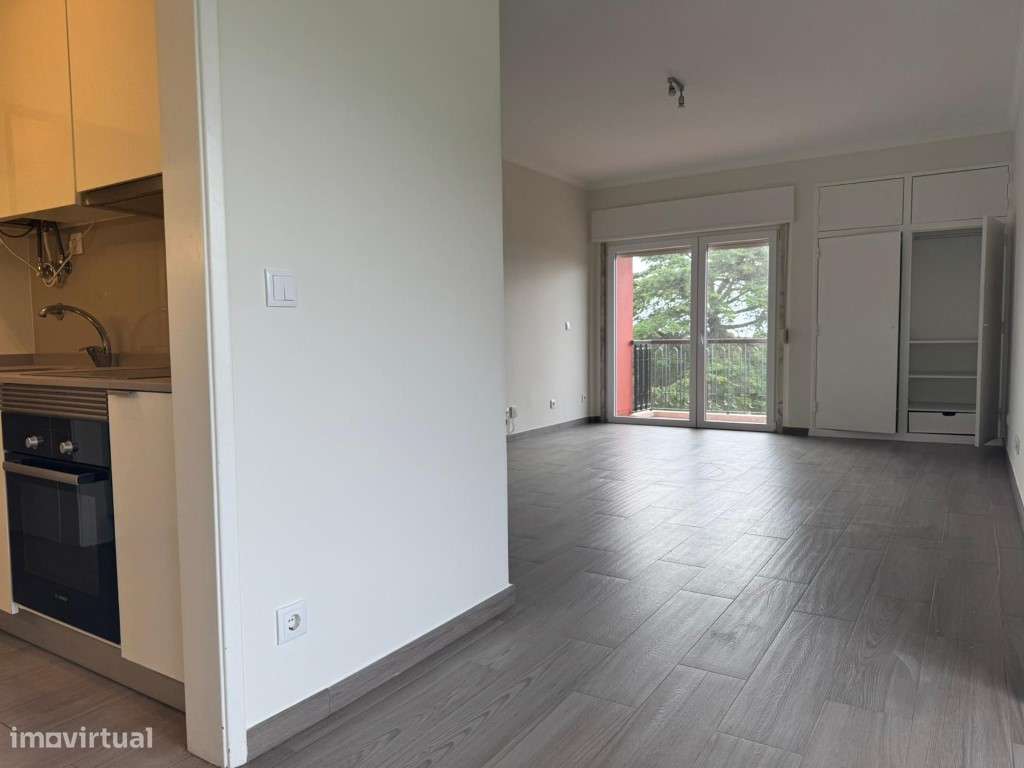 Apartamento para arrendar T1, renovado, em São João do Estoril - Grande imagem: 4/30