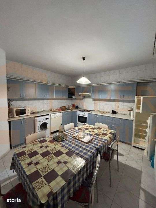 Povestea unei case la doar 200 m de valuri, cu piscina si terasa panor - Imagine principală: 4/19