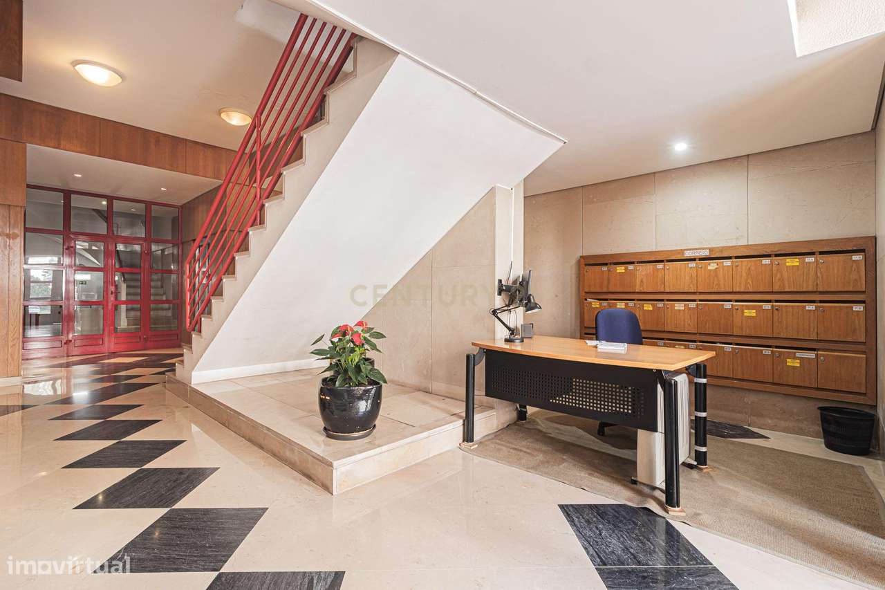 O Refúgio Perfeito em Telheiras – Luz, Conforto e Vista Desafogada-37