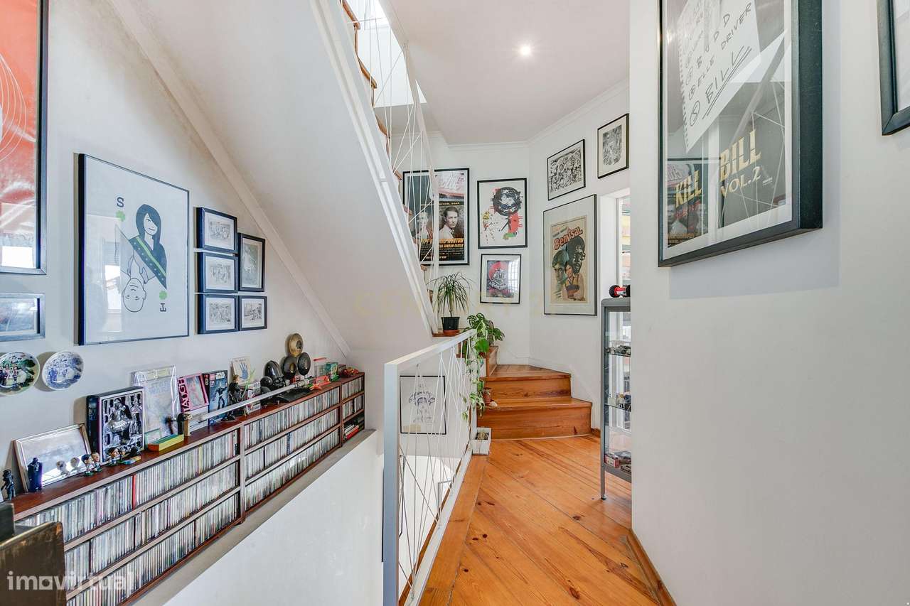 Terreno de 956m2 com duas moradias em Alcântara, Lisboa, uma T4 e T3-37