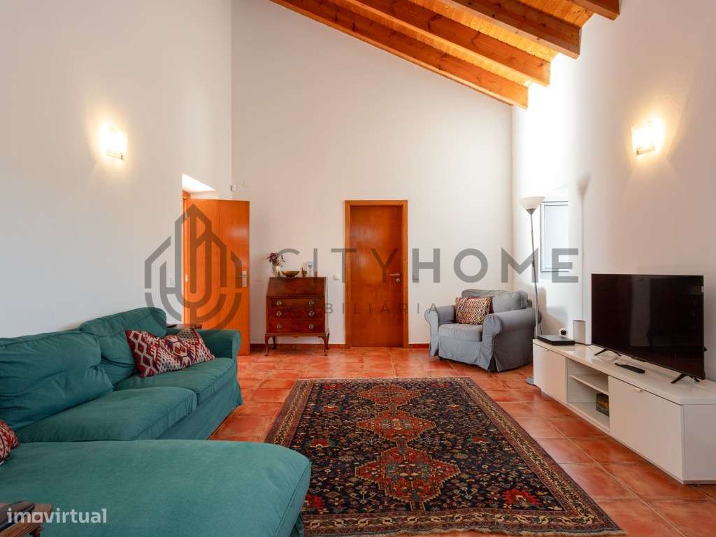 Moradia T4 com piscina infinita em terreno amplo em Silves-12