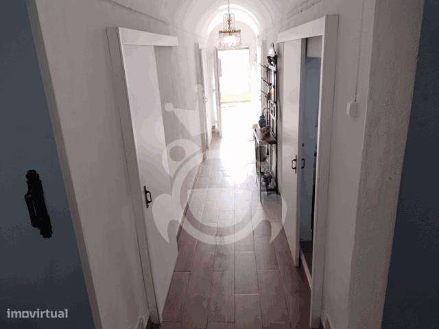 Moradia renovada com grande quintal - Perolivas-8