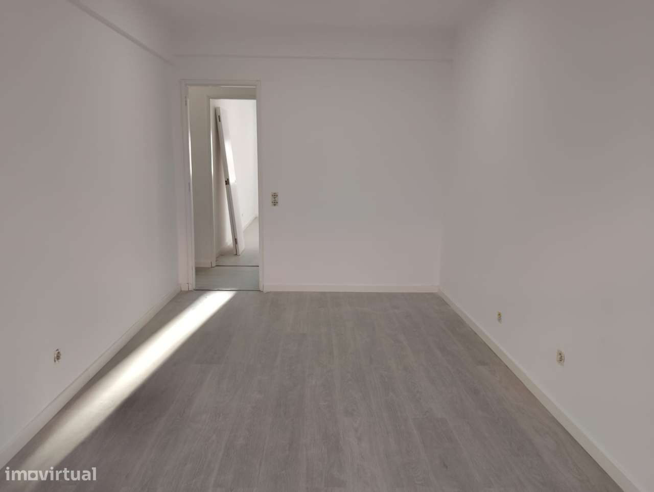 Apartamento T3 Totalmente Remodelado-28