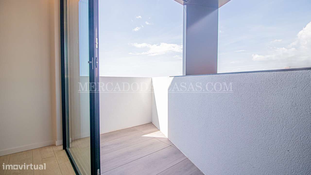 Apartamento T3, último andar, grandes áreas-13