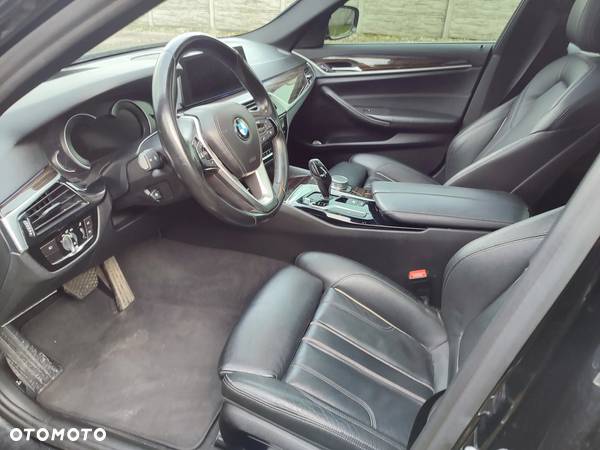 BMW Seria 5 530i GPF Luxury Line sport - 12