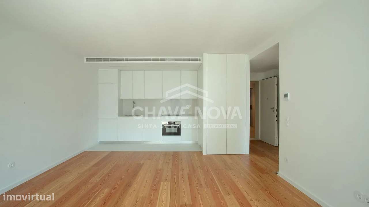 Apartamento T1 c/ Vista Mar, Varanda, Garagem e Excelentes Comodidades-10
