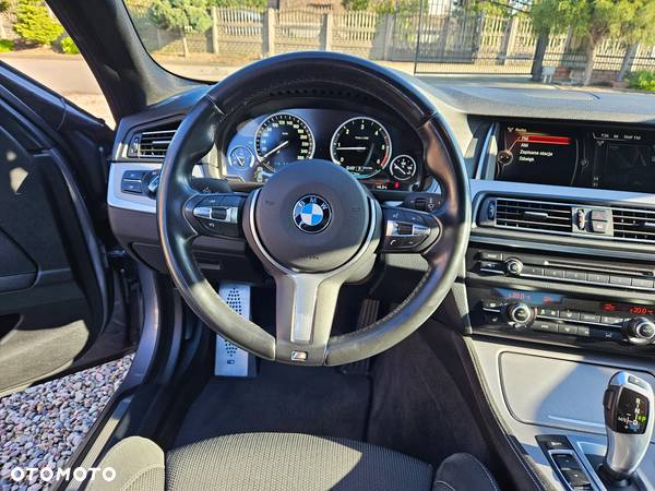 BMW Seria 5 520d xDrive - 28