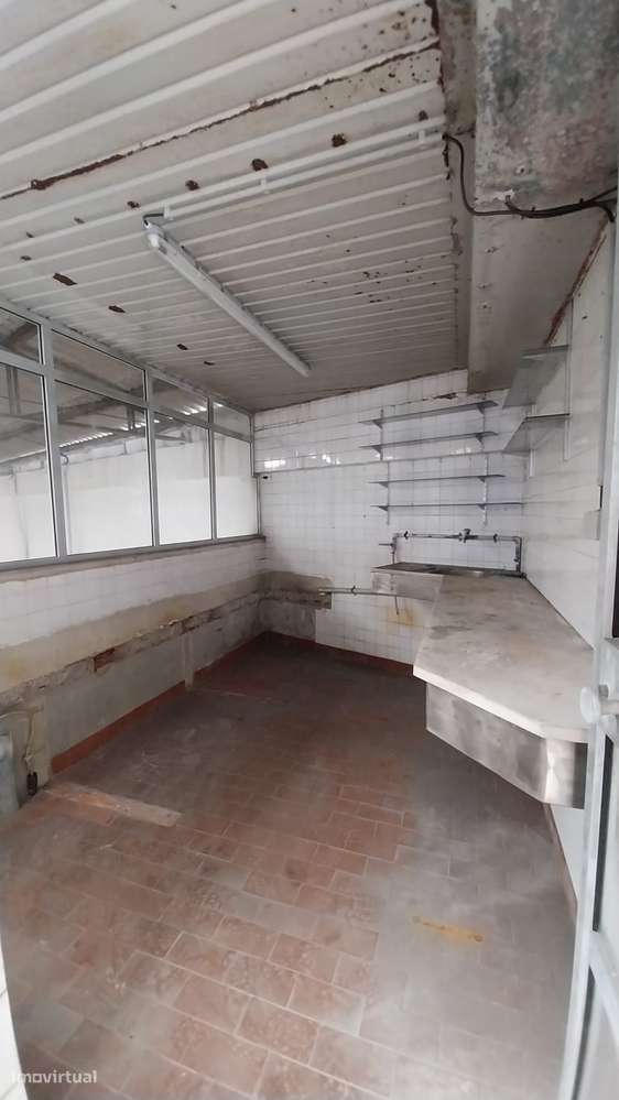 Edifício industrial  com 2000 m2 em Sandim-10