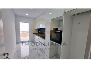 APARTAMENTO T1 NOVO, JUNTO AO MAR - GALA