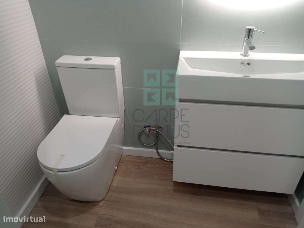 Apartamento T3, totalmente renovado, c/ varandas, na Avenida do Uru...-19