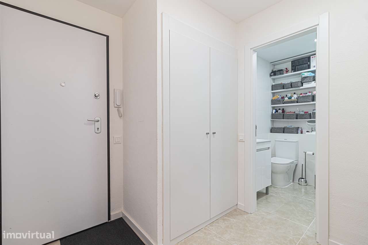 Apartamento T3 remodelado em prédio com elevador, Corroios-6