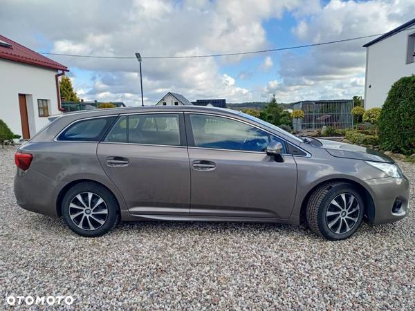 Toyota Avensis 2.0 D-4D Edition - 2