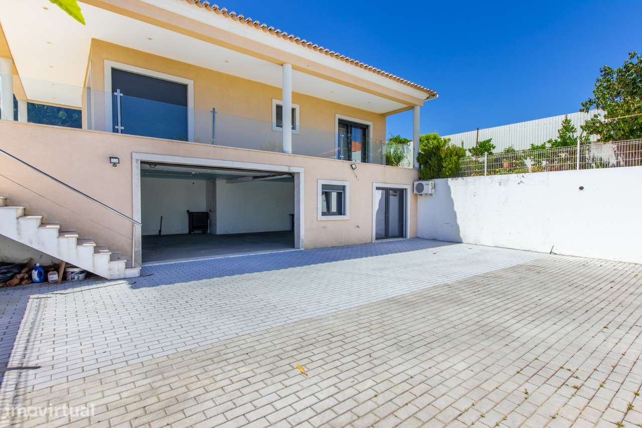 Moradia T2 com Garagem para 4 Viaturas e Vinha Certificada | Palhota-0