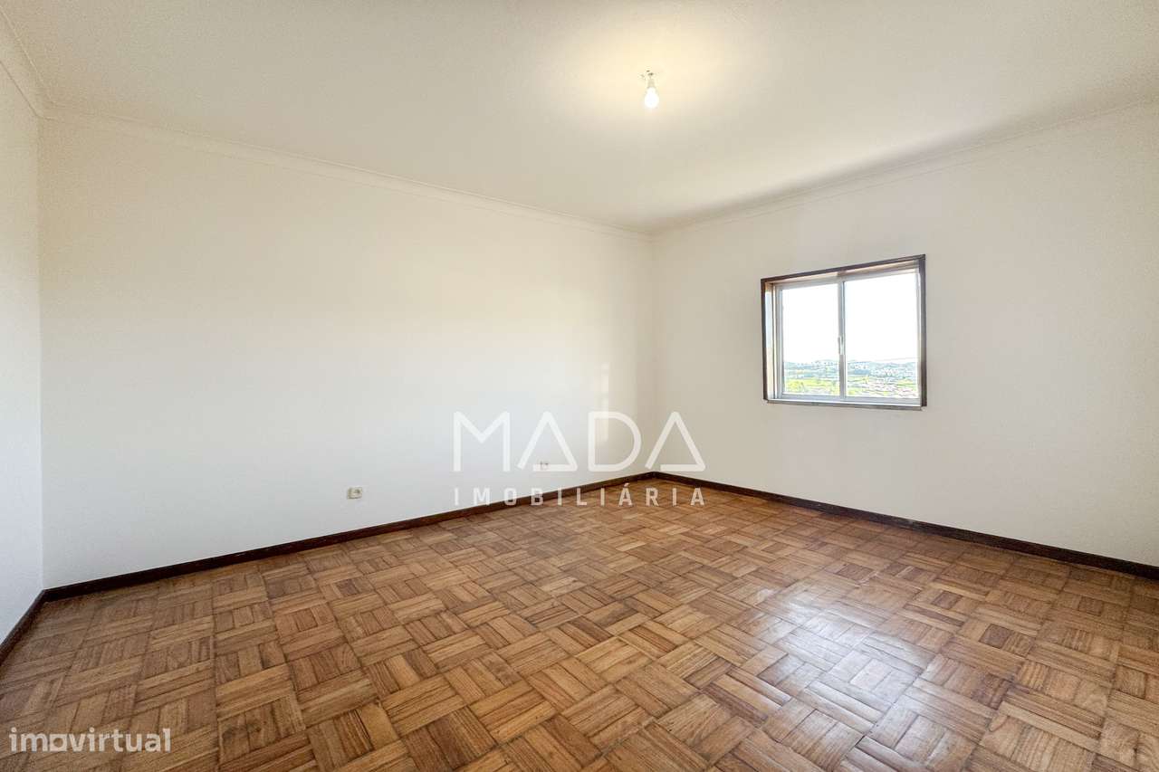 Moradia T2 individual c/480m2 de terreno e anexos em Escudeiros, Braga-17