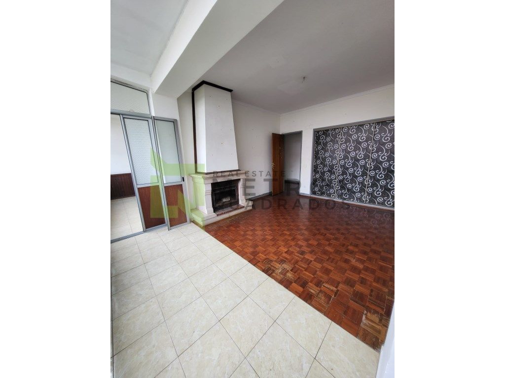 Apartamento T3 Cova da Piedade 4º Andar S/ Elevador