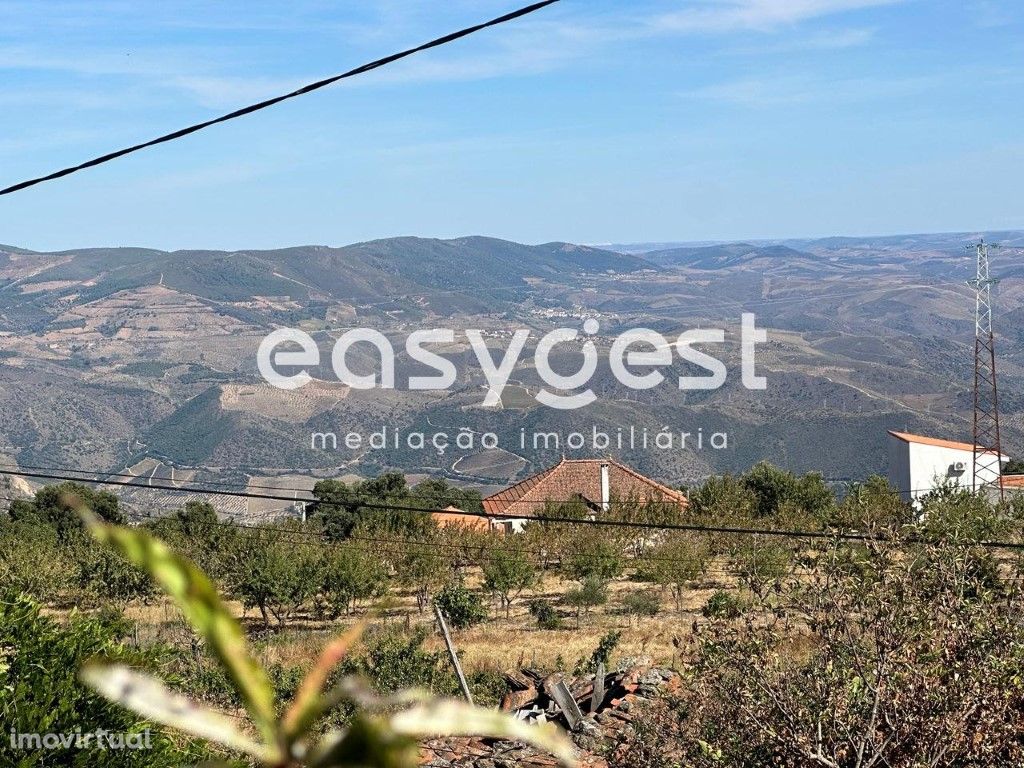 Conjunto de duas casas em granito a 800 m de altitude na ...