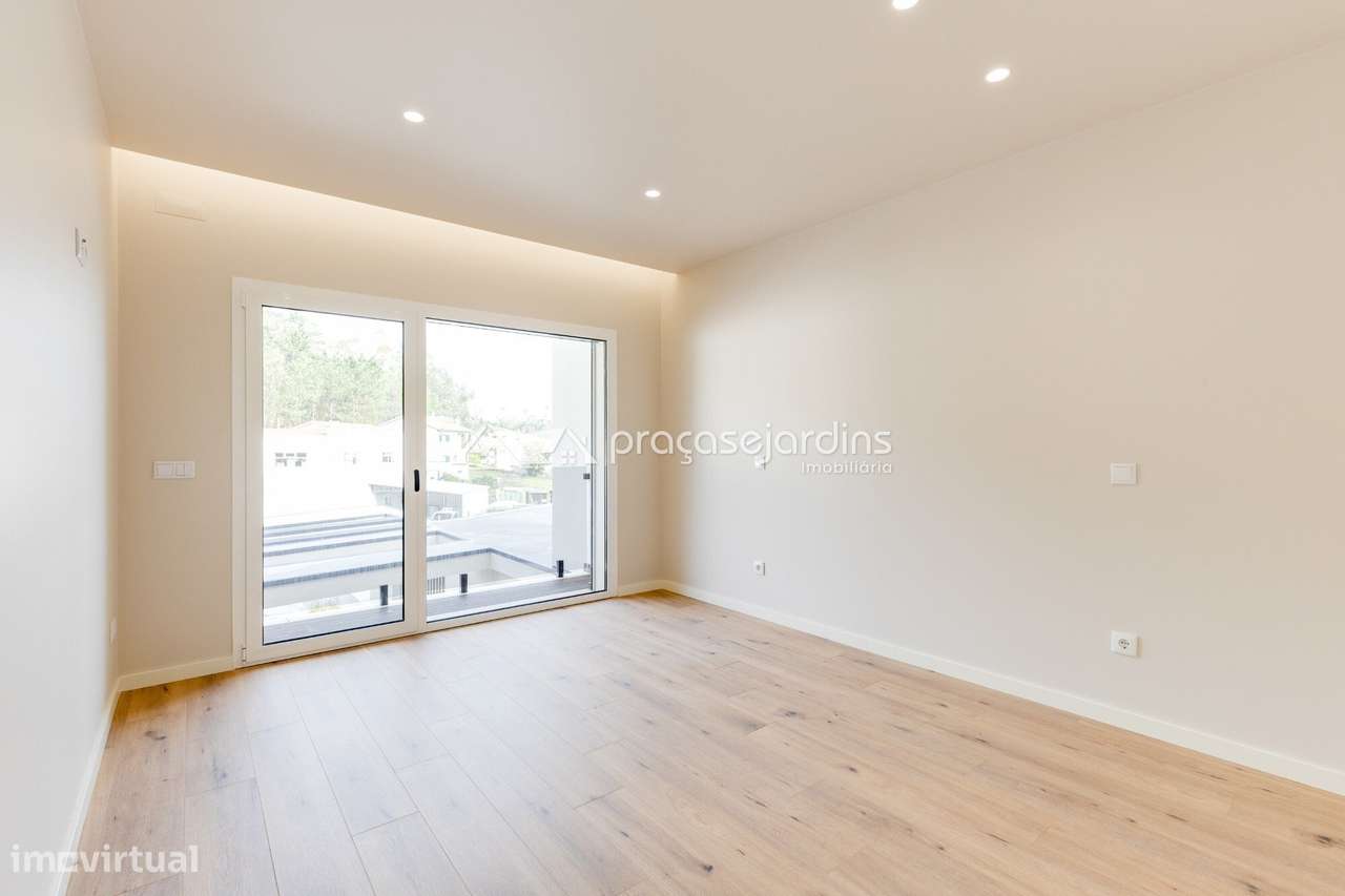 Moradia T3 de Arquitetura Moderna com Jardim e Garagem-15