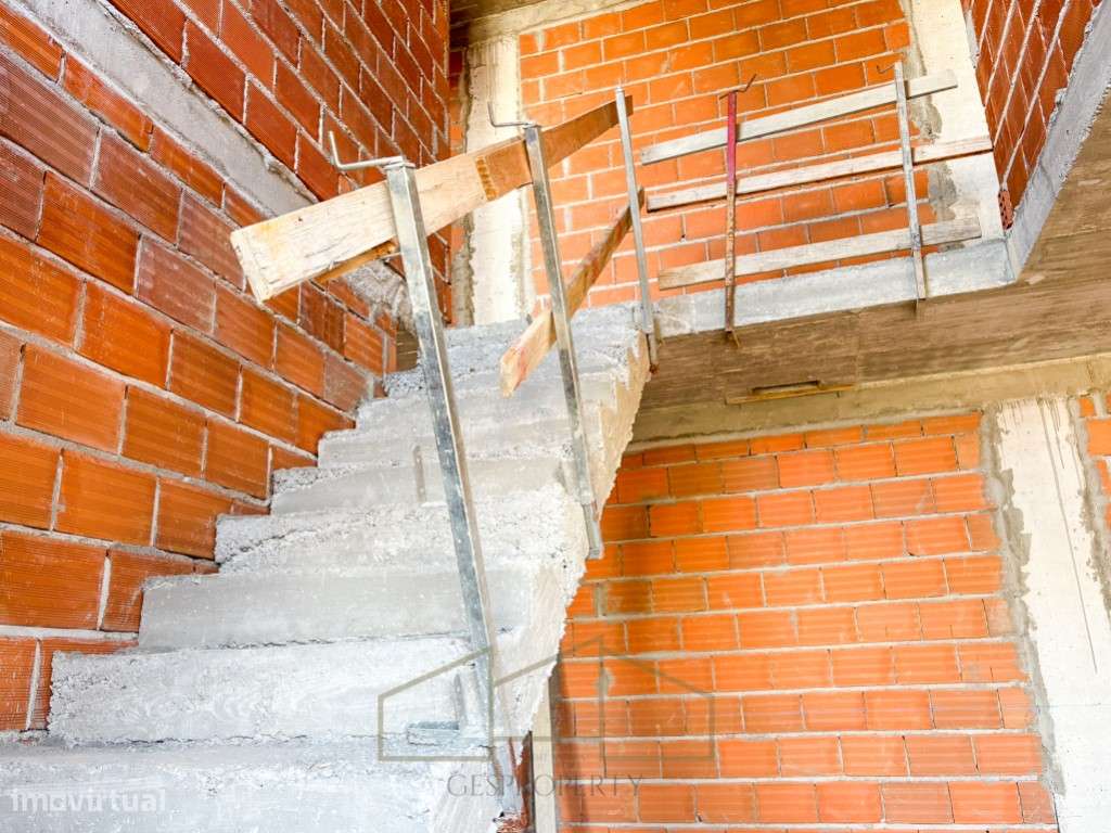 Moradia T4 em Fernão Ferro-13