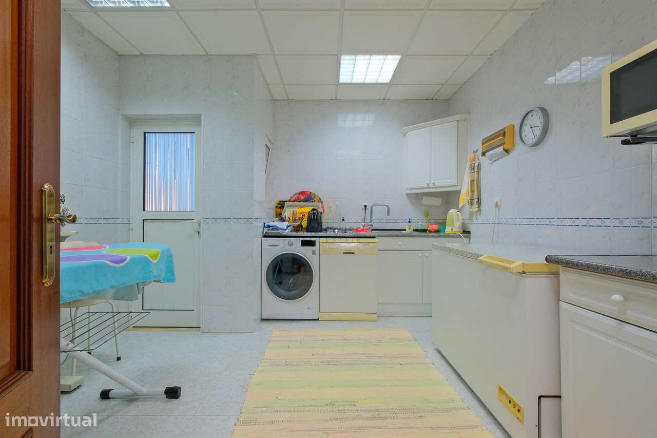 Moradia Isolada T4 com piscina, campo de ténis e logradouro em Cachoei-22