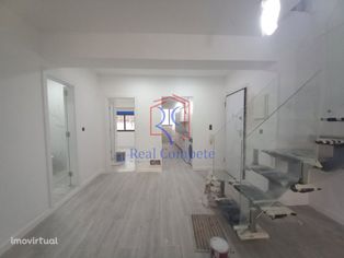 Apartamento T3 Duplex, remodelado na Costa de Caparica, A...