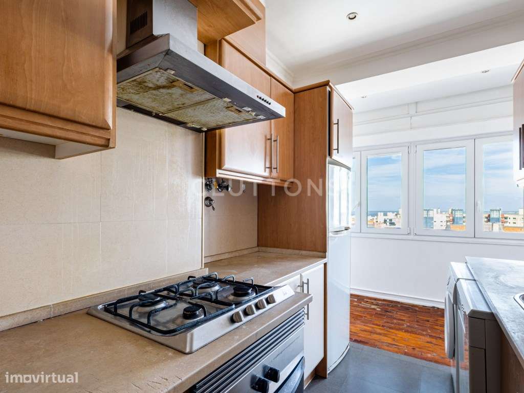 Apartamento T1+1 Penha França com vista desafogada-5