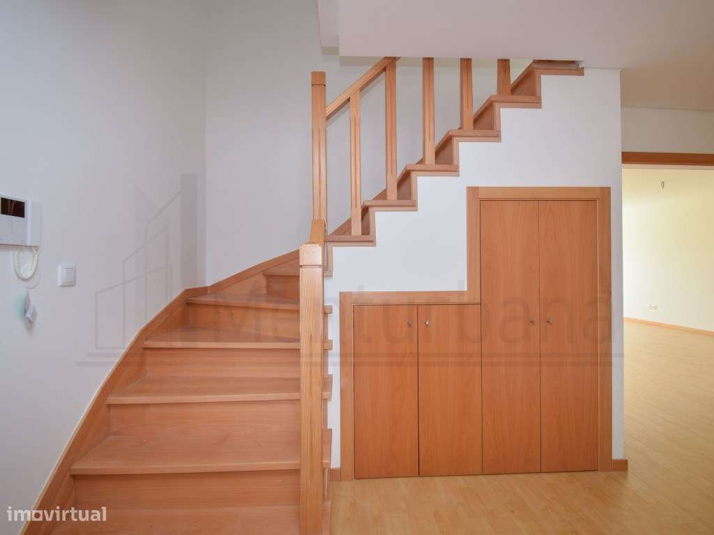 FANTÁSTICO T3 COM TERRAÇO E VISTA DESLUMBRANTE NA PAREDE - CASCAIS-11