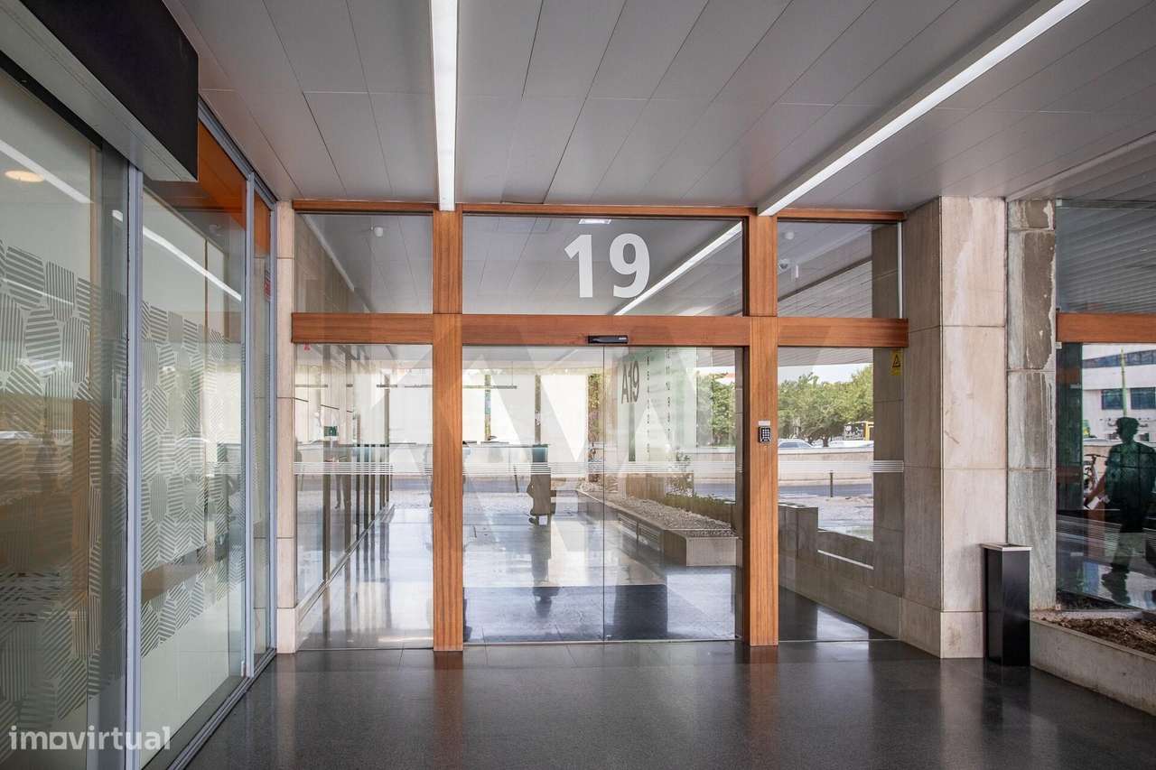 Escritório para Arrendar 481M2 | Zona Premium junto às Amoreiras - Grande imagem: 2/22