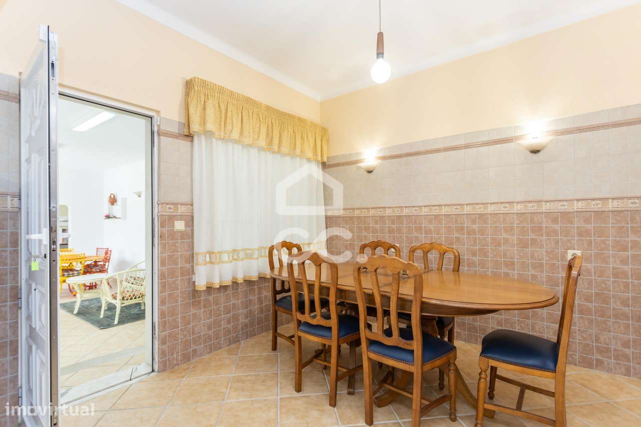Quinta com 5 quartos com  piscina, campo de jogos e Boxs para cavalos-11
