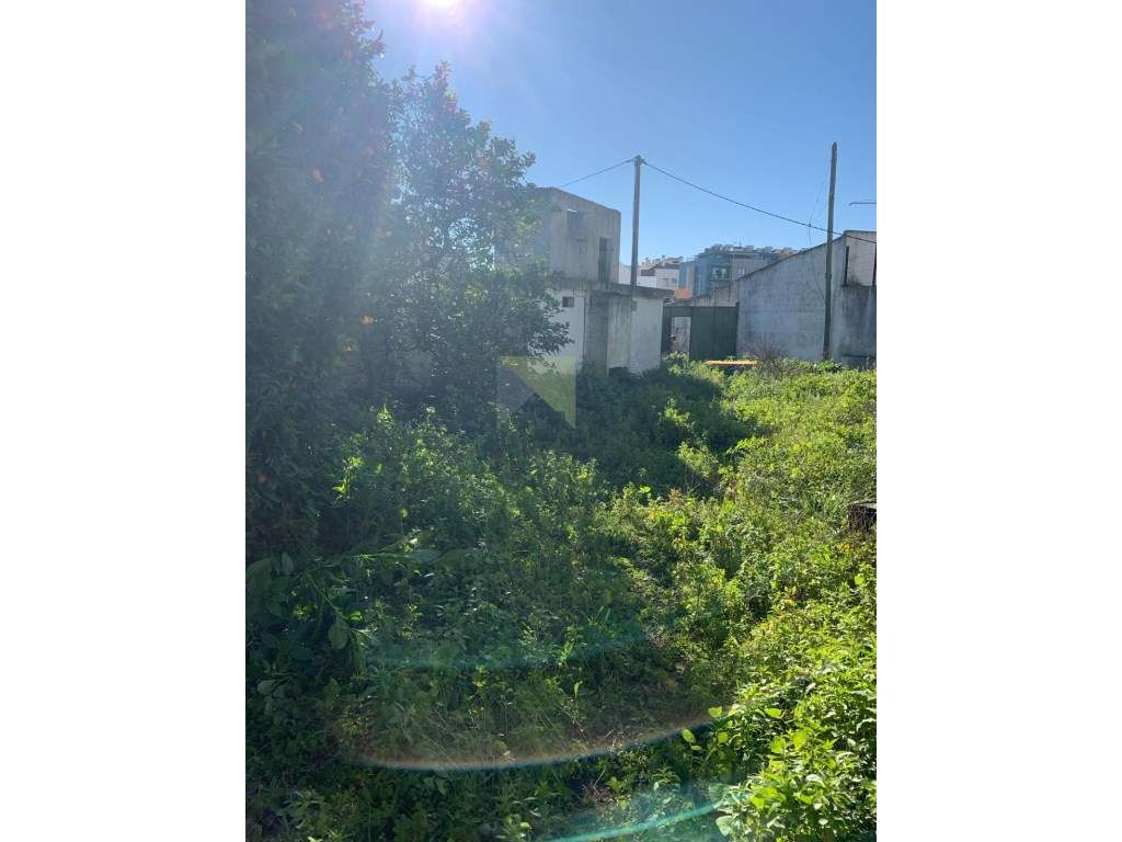 Terreno Urbano no Centro do Montijo para Prédio de 4 Andares-12