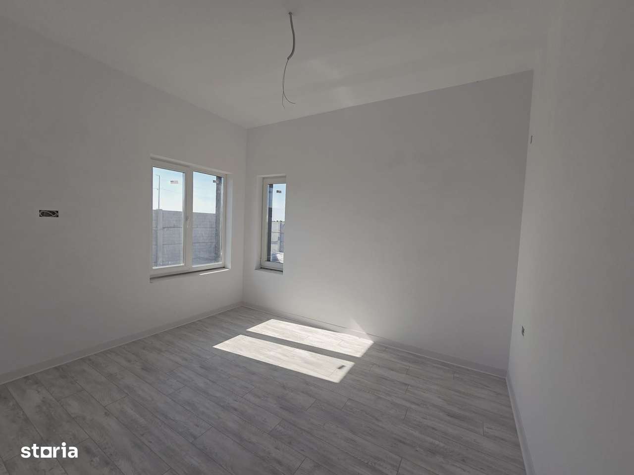 Casa parter - 4 camere - 2 bai- beci-380mp teren-incalzire pardoseala - Imagine principală: 2/7