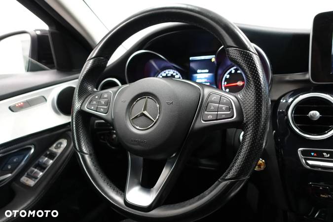 Mercedes-Benz Klasa C 180 Edition - 39
