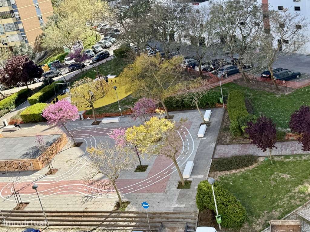 Apartamento T2 com parqueamento em Odivelas-12